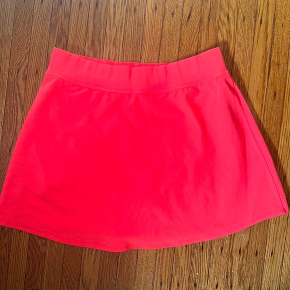 Alo Alosoft Backspin Skirt (Size M) (Red Hot Summer Color) - Picture 2 of 3